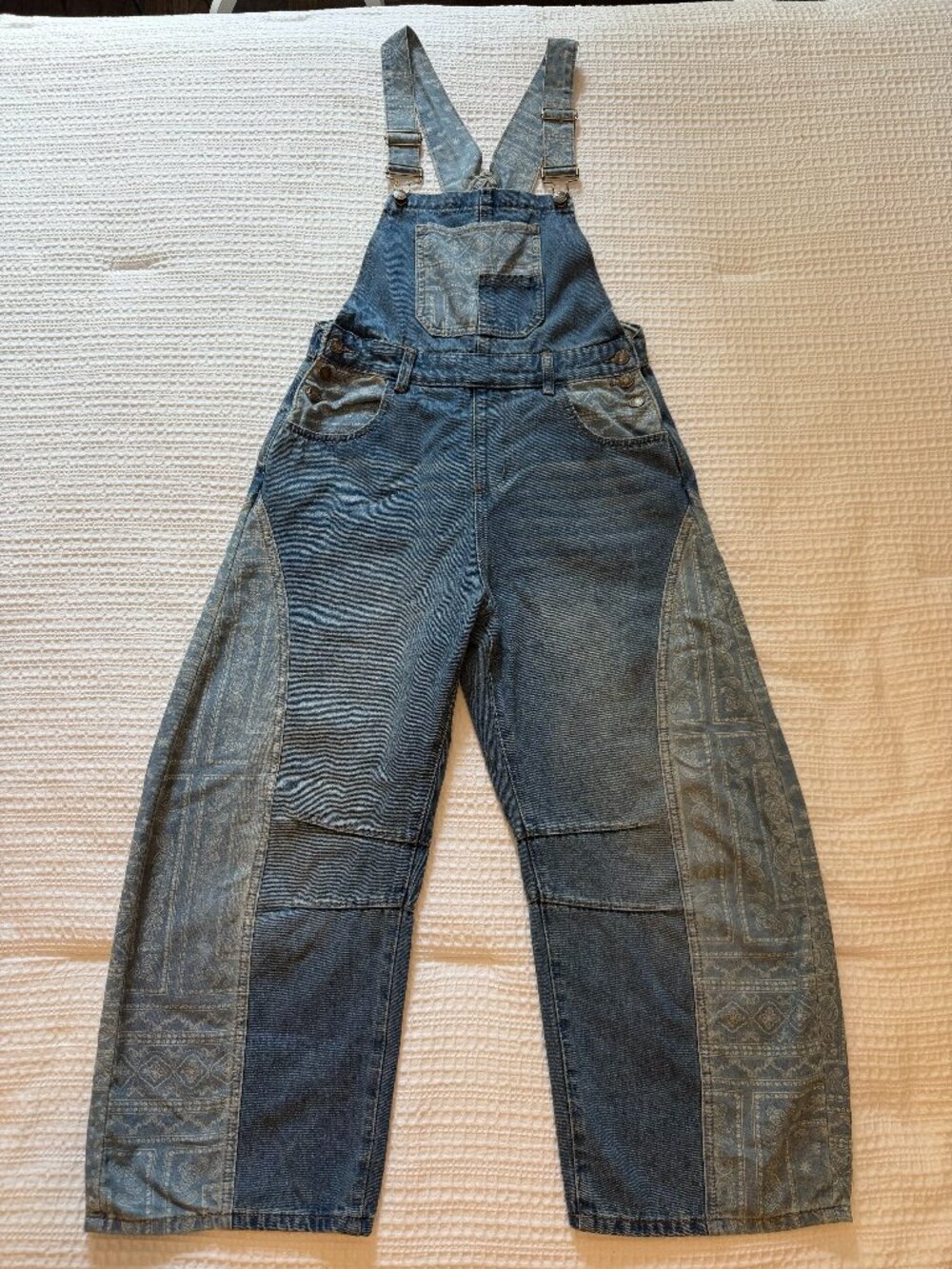 Cute overalls with bandana-style print patch fabric